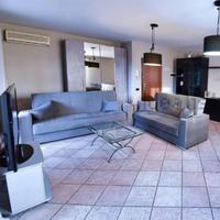 Divani grigi in alcantara