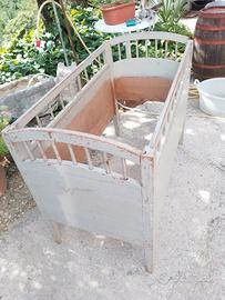 lettino in legno 