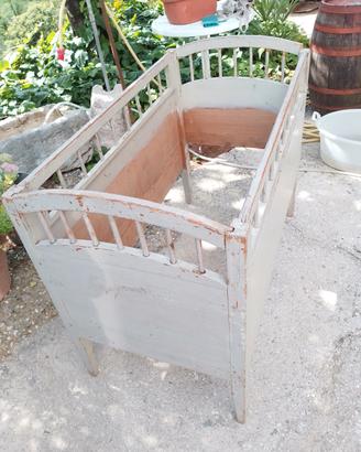 lettino in legno 