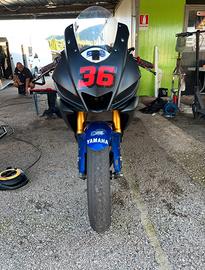 Yamaha R3 pista