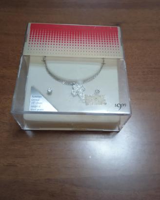 Parure collana con croce e orecchini