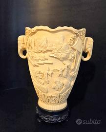 Vaso cinese vintage in resina bianca