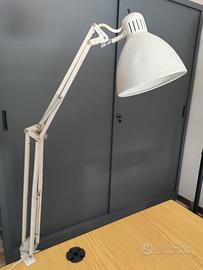Lampada da tavolo con morsetto Luxo Naska Loris