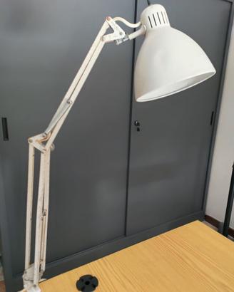 Lampada da tavolo con morsetto Luxo Naska Loris