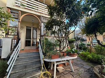 Quadrilocale con box, via Costa