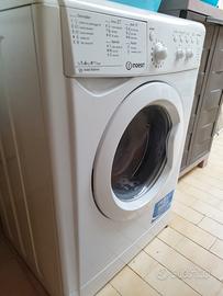 Lavatrice Indesit 6 Kg IWC61052 (Classe A++)