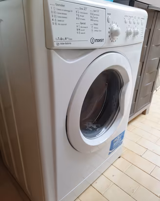 Lavatrice Indesit 6 Kg IWC61052 (Classe A++)