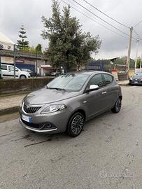 Lancia Ypsilon 1.0 FireFly 5 porte S&S Hybrid Albe
