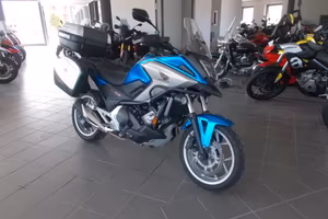 Honda NC 750 TRAVEL dct