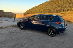 Toyota Auris Hybrid 