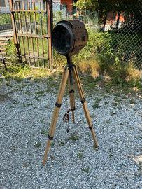 Lanterna da carrozza su treppiedi