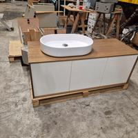 mobile bagno sospeso marca Lupi