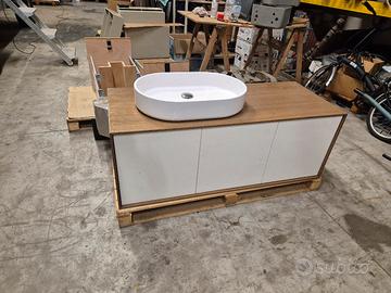 mobile bagno sospeso marca Lupi