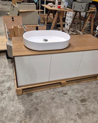 mobile bagno sospeso marca Lupi