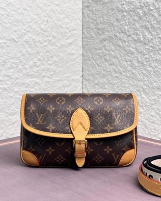 🥖Guarda questa nuovissima borsa baguette LV⭐