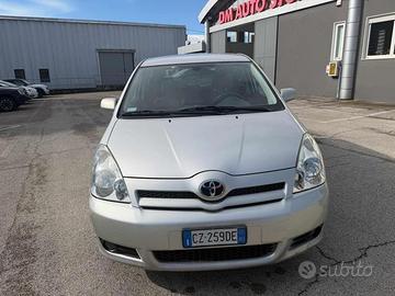 TOYOTA Corolla Verso 2.2 16V D-4D