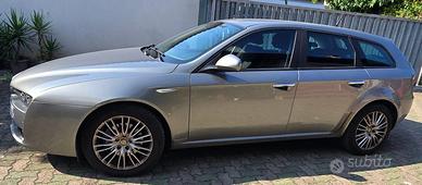Auto  Alfa Romeo  159 JTDM  SW  Distinctive