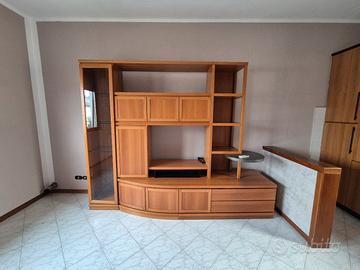 Parete attrezzata da soggiorno con vetrina