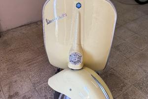 Vespa 50 L del 1969 con libretto a paginette