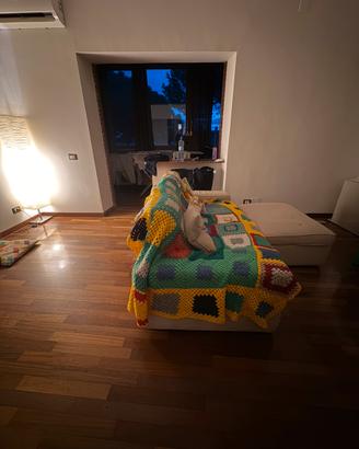 Divano Ikea e poggiapiedi