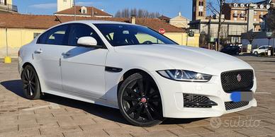 JAGUAR XE R-SPORT "Black Line"