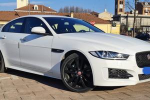 JAGUAR XE R-SPORT "Black Line"