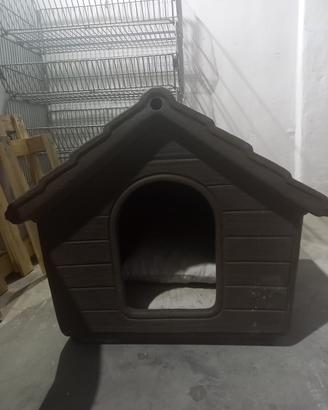 Cuccia per cani in plastica effetto legno/tegole