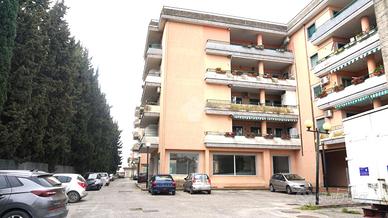 3 LOCALI A EBOLI