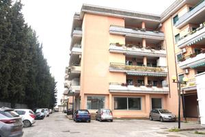 3 LOCALI A EBOLI