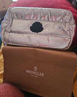 pochette makeup argento moncler