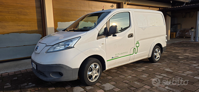 Nissan e nv 200