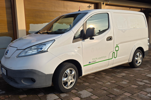 Nissan e nv 200