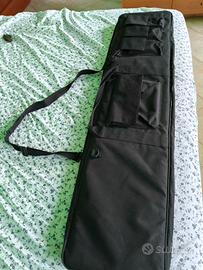 Custodia con cerniera e tasche