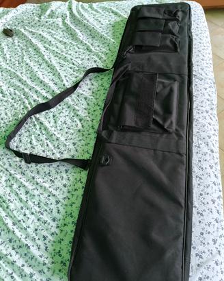 Custodia con cerniera e tasche