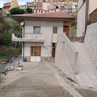 Ali',villa indipendente con ampio terreno, ottime