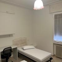Posto letto in camera ampia e moderna
