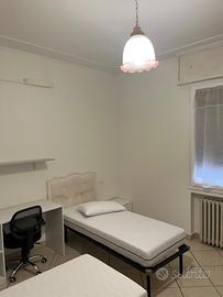 Posto letto in camera ampia e moderna