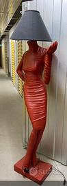 Déco et Artisanat - silhouette di donna rosso