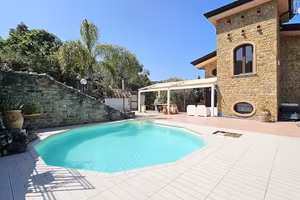 Villa a schiera Casel Velino zona collinare