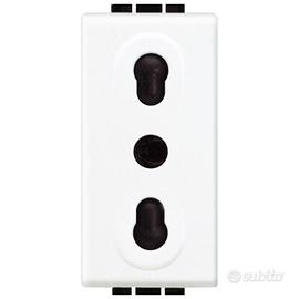 Bticino light presa bipasso N4180