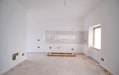 TRILOCALE COMPLETAMENTE RISTRUTTURATO CON BOX E CA