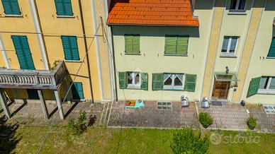 3 LOCALI A BORGO VAL DI TARO