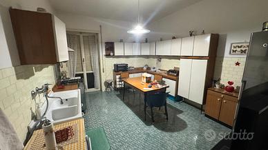 Vendita appartamento 4 vani e accessori