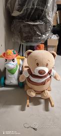 Peluche orsetto a dondolo e unicorno cavalcabile