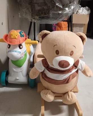 Peluche orsetto a dondolo e unicorno cavalcabile