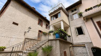 CASA SEMINDIPENDENTE A BIENNO