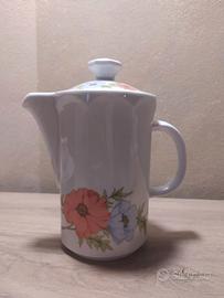 Brocca in porcellana con coperchio