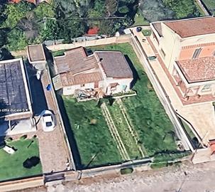 Villa con giardino indipendente