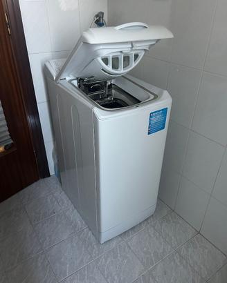 Lavatrice Indesit carica dall'alto 5kg 800rpm