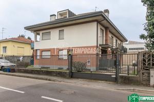 MONOLOCALE CON TAVERNA E DUE BALCONI ! CUCINA SEPA